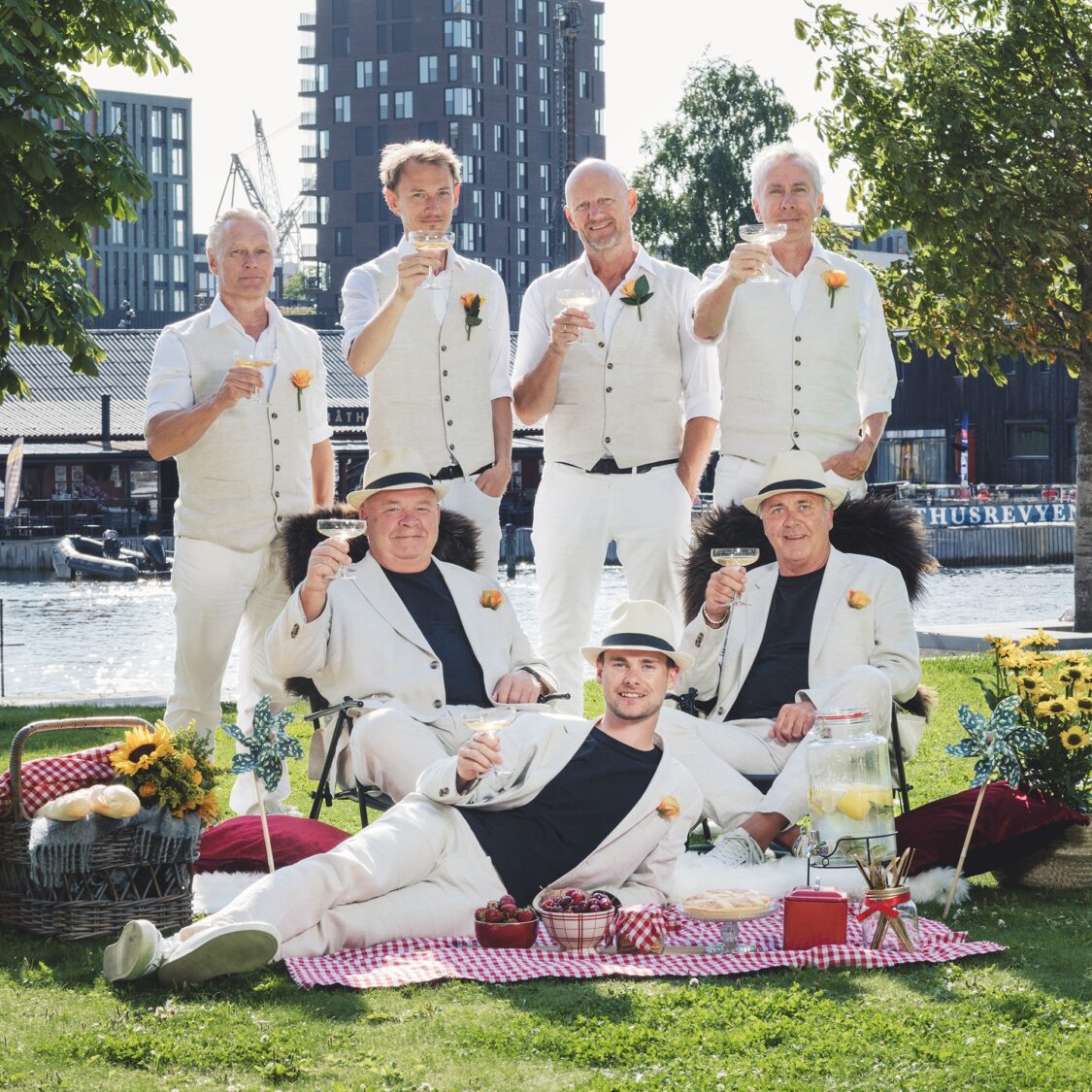 Torsdag 31. juli, 19:00 - Båthusrevyen 2025
